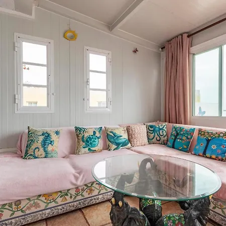 Cozy In With House Sea View